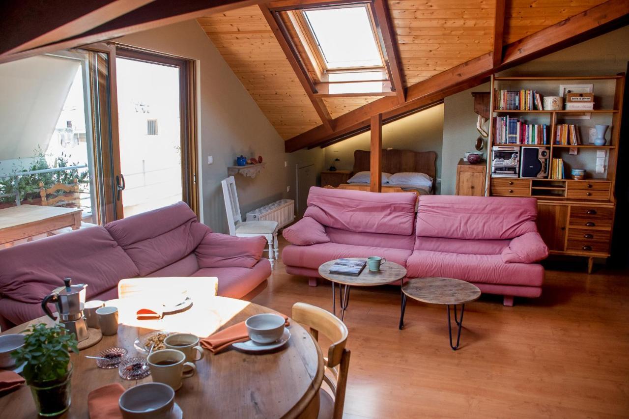 Country Style Attic In The Heart Of Prevezaアパートメント エクステリア 写真